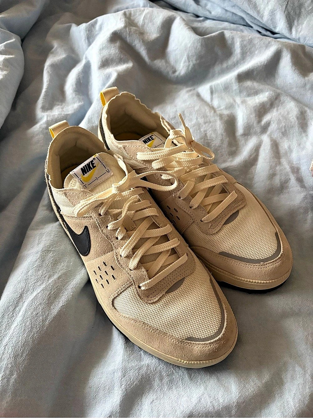 Nike Waffle One SE Sneakers in Beige & Black